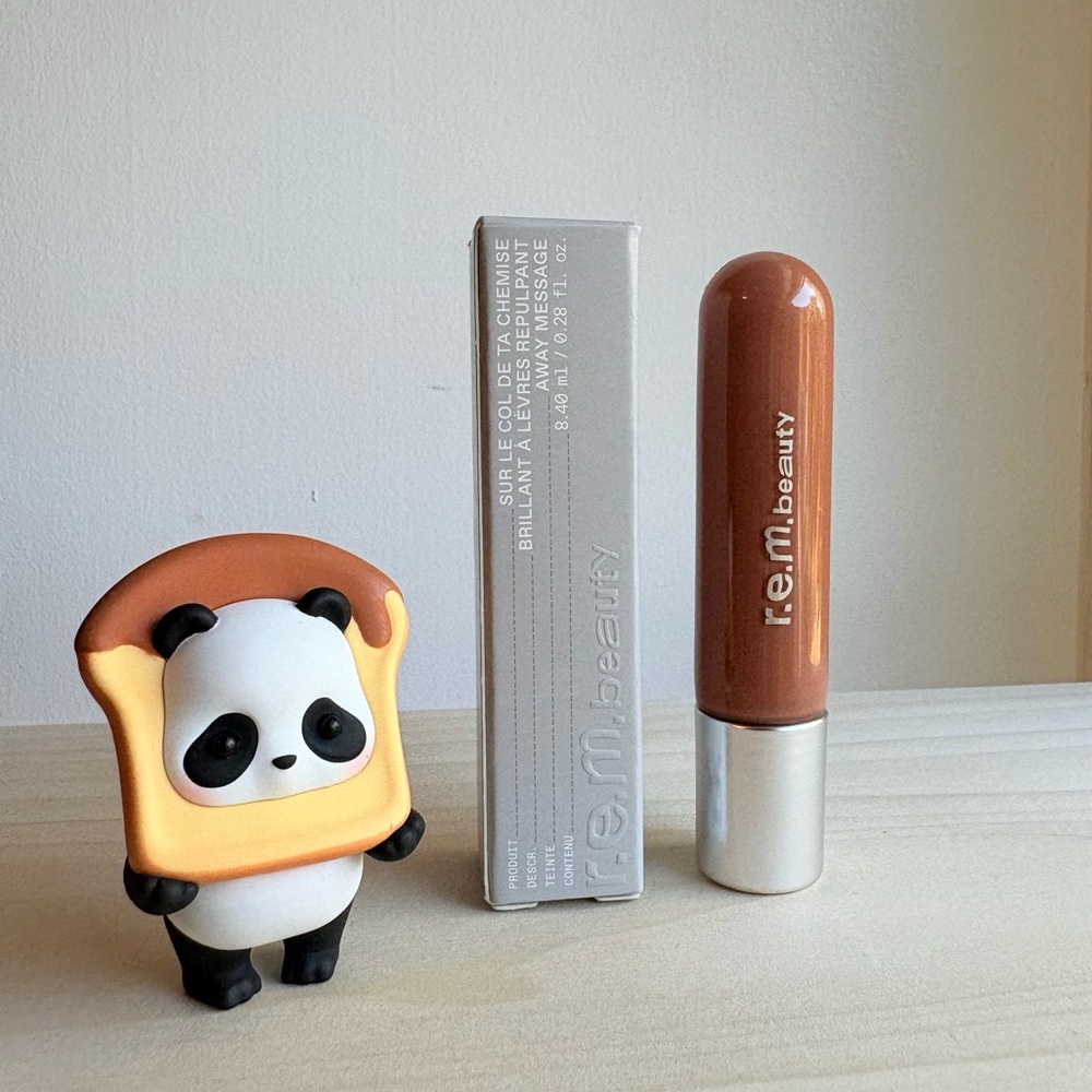 r.e.m. beauty On your collar Pumping Gloss • Away Message